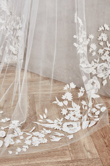 Lottie Veil
