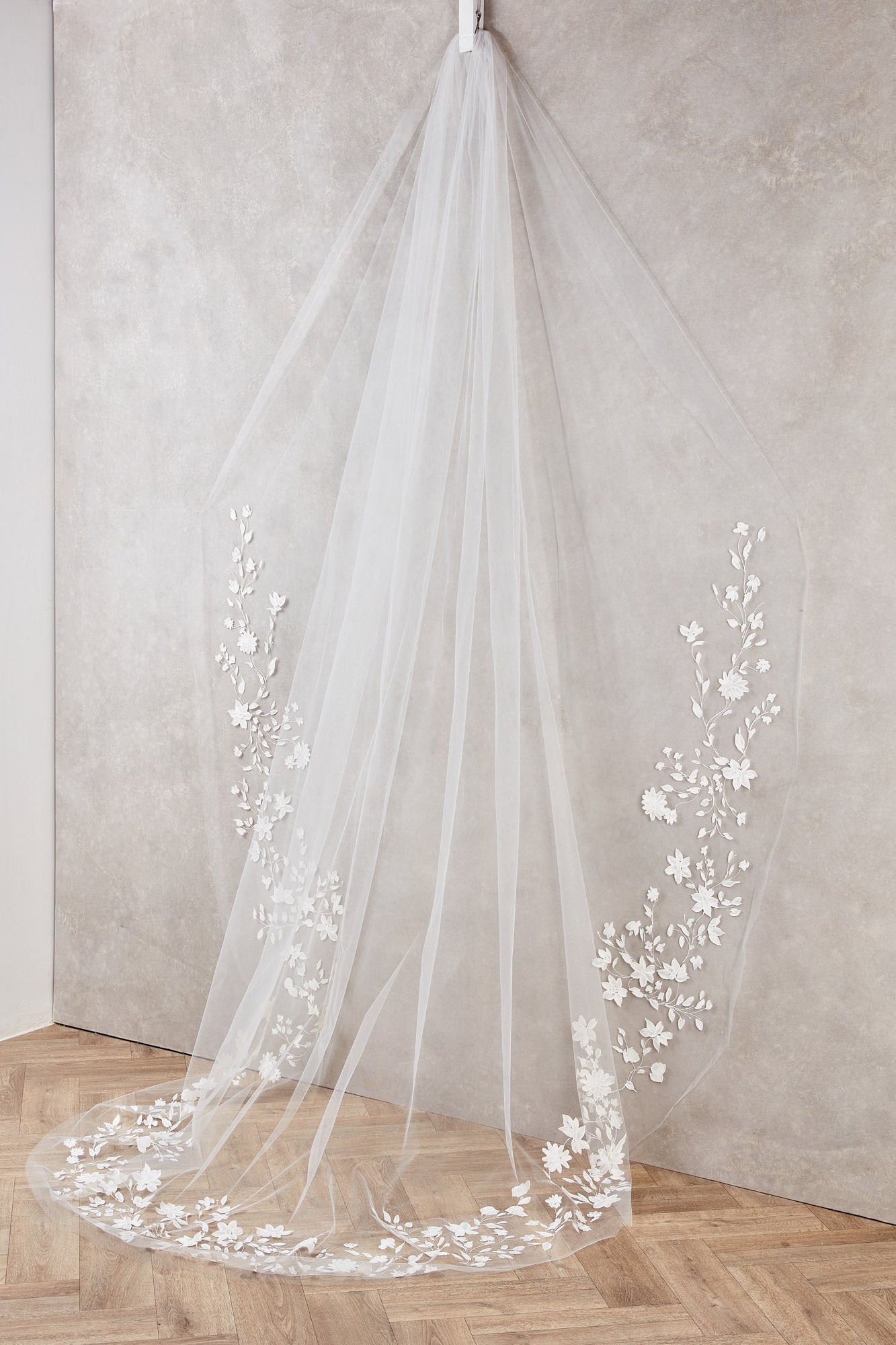 Valentina Veil (Ivory)