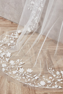 Valentina Veil (Ivory)