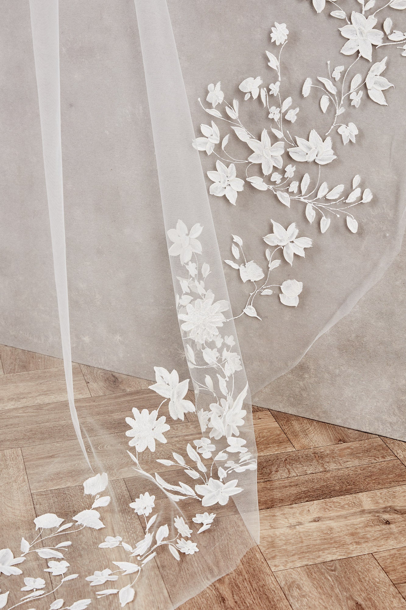 Valentina Veil (Ivory)