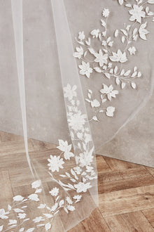 Valentina Veil (Ivory)