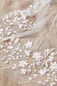 Valentina Veil (Ivory)