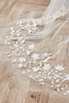 Valentina Veil (Ivory)